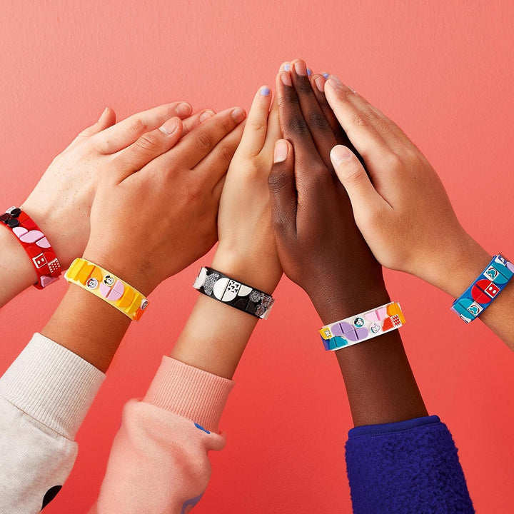 LEGO DOTS 41947 Disney Mickys Armband-Kreativset, 5-in-1 Bastelset, DIY Schmuckset für Kinder, Spiel