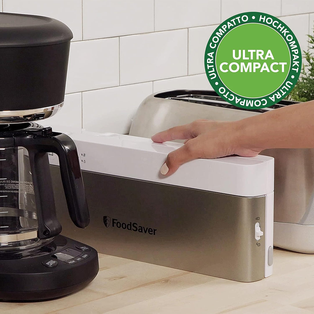 FoodSaver kompaktes Vakuumiergerät mit Handheld-Vakuumierer | 1 Rolle & 4 Beutel | Silber mit weisse
