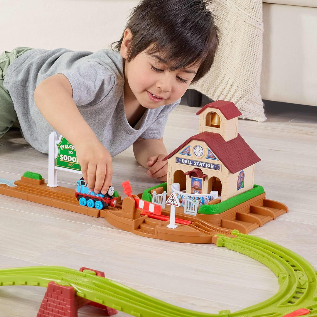 Thomas &amp; Friends Glockenstation Spielset und Schiebebahn | Enthält 1 Lok und Schiene, Details: Glock