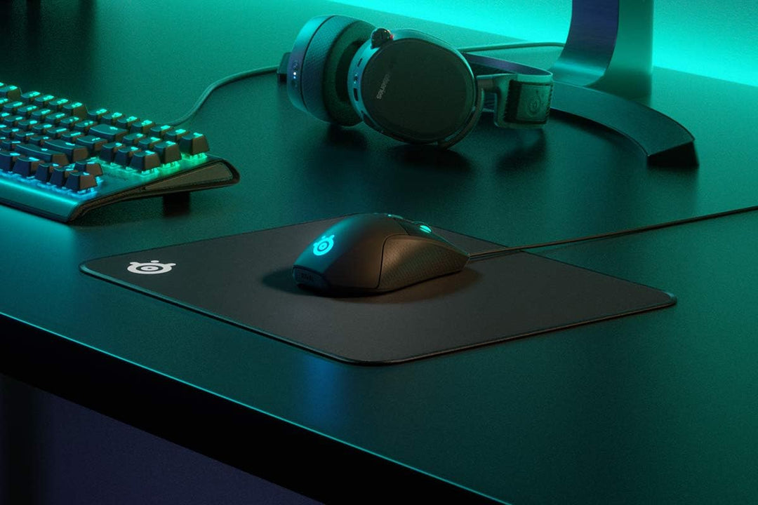 SteelSeries QcK Gaming-Mauspad, mittelgross, genähter Rand, extra langlebig, optimiert für Gaming-Se