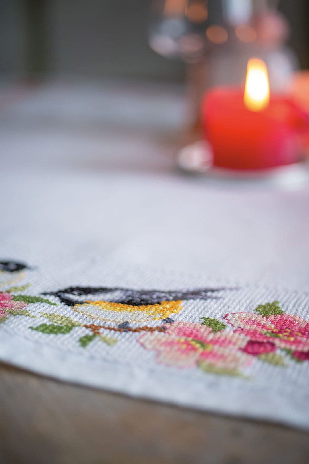 Vervaco PN-0164365 Tischdecke Kreuzstich Set Zählmuster, Baumwolle, Birds And Blossoms (10,5 Count),