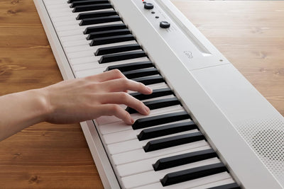 Korg – Liano L1 – Tragbares Digitalpiano mit Hochwertiger Soft-Touch-Tastatur – Perlweiss White, Whi