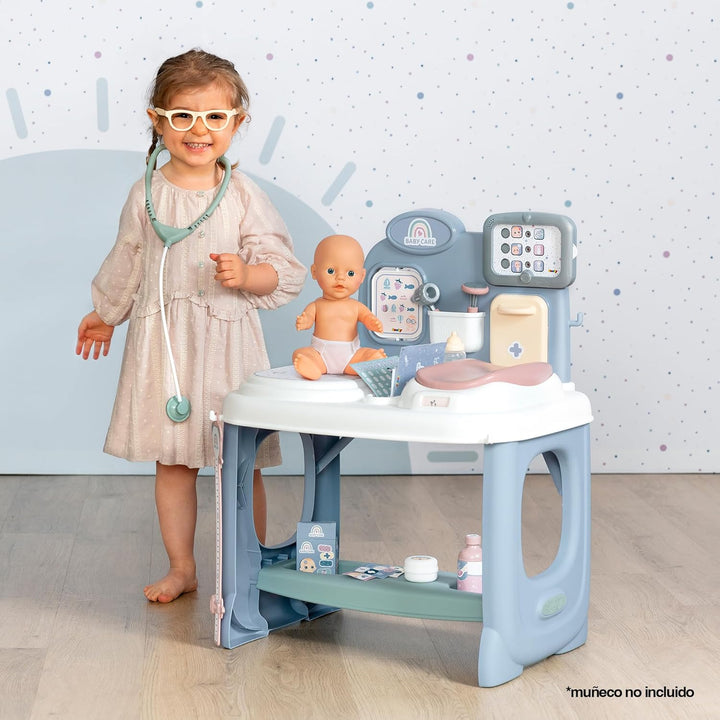 Smoby – Baby Care Center - für Puppen bis 38 cm – mit mechanischer Waage, Untersuchungstisch und All