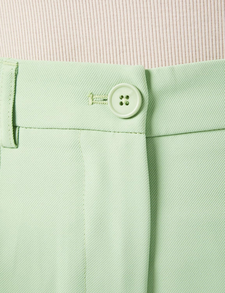 MAMALICIOUS Damen Nmdrewie Hw Straight Pants Ko Noos XS Quiet Green, XS Quiet Green