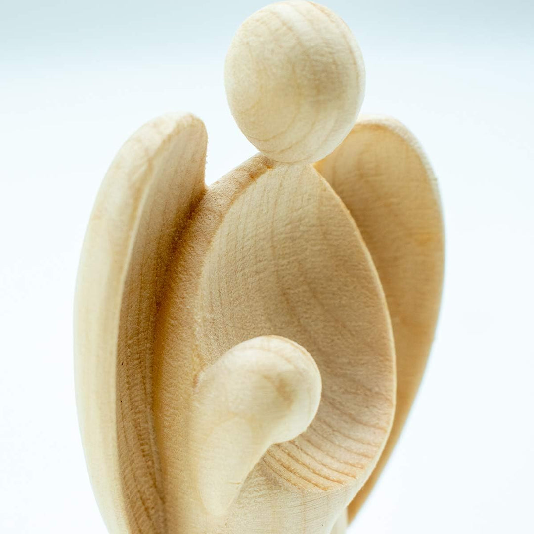 4betterdays.com NATURlich leben! Moderner Schutzengel aus Zirbenholz - mit Mädchen - Höhe 9cm - Gesc