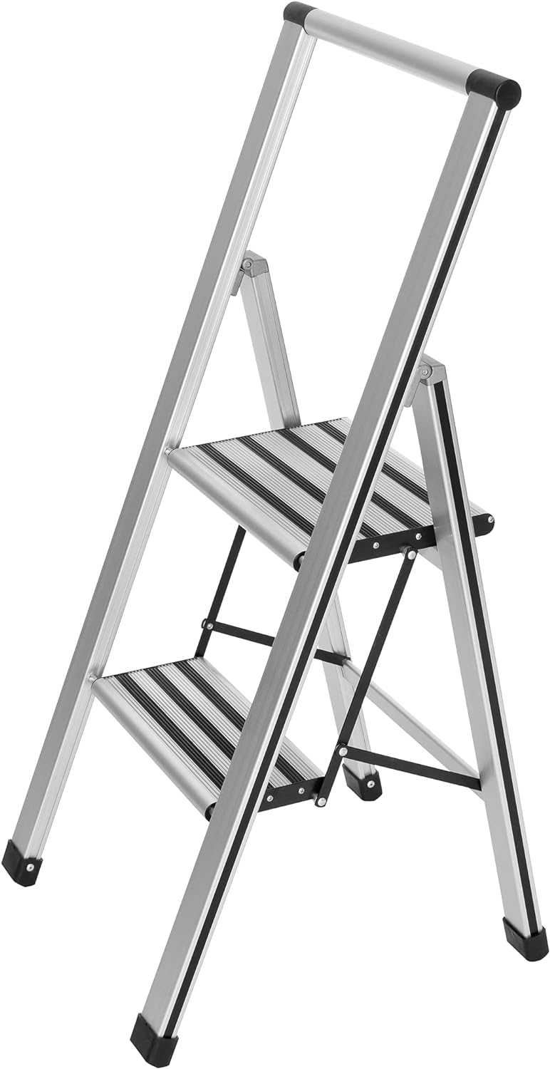 WENKO Leichte Aluminium Trittleiter mit 2 Stufen für 50 cm höheren Stand, rutschsichere XXL-Stufen,