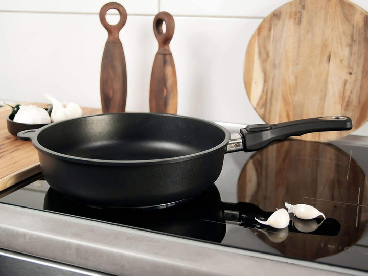 AMT Gastroguss Bratpfanne, 20 cm Ø, 7 cm hoch, Schmorpfanne, abnehmbarer Stiel, nicht induktionsgeei