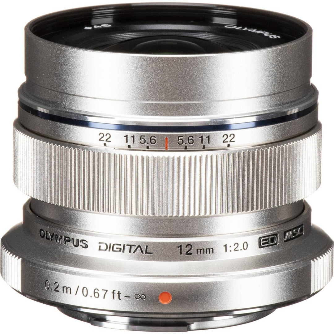 Olympus 12 mm f/2.0 Objektiv silber, silber