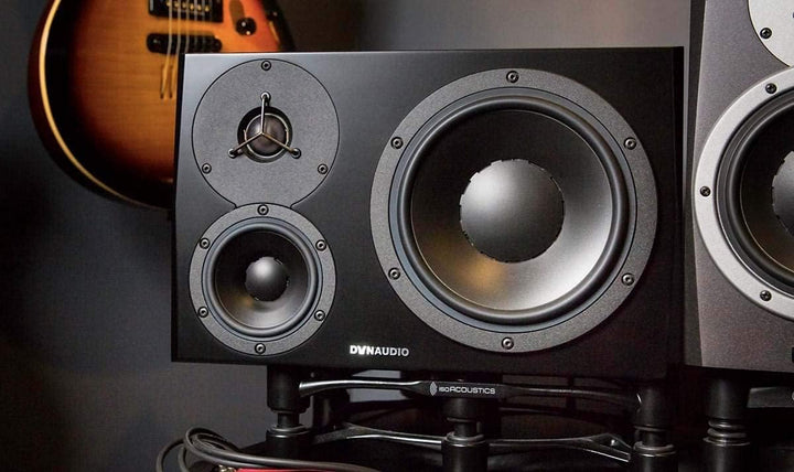 IsoAcoustics Aperta-Serie mit Lautsprecherstativen, schwingungsdämpfend, mit einstellbarer Neigung: