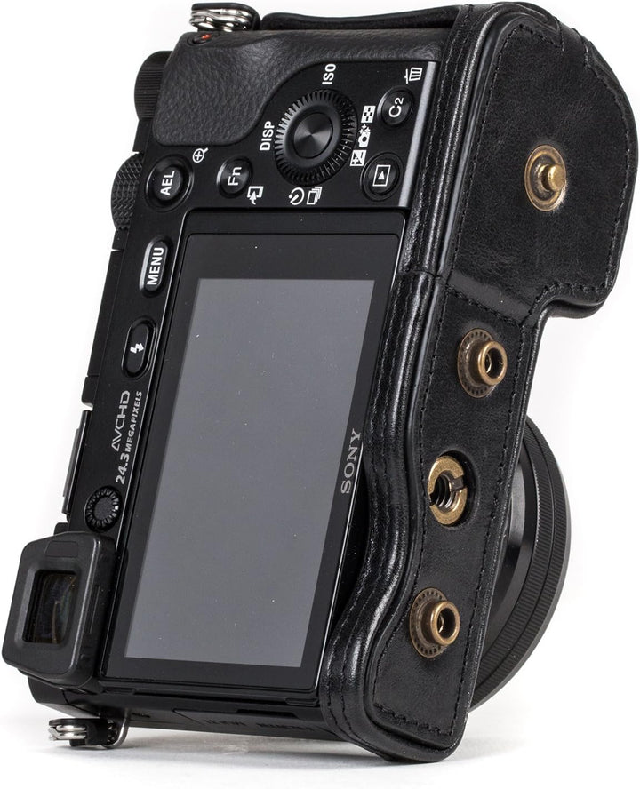 MegaGear Sony Alpha A6500 (16-50 mm) Ever Ready Echtleder Kamera-Case mit Trageriemen und Batteriezu