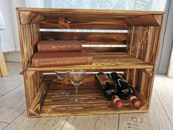 Massive Holzkisten als Schuhregal / Bücherregal LEICHT GEFLAMMT mit Zwischenbrett (verschraubt) Apfe