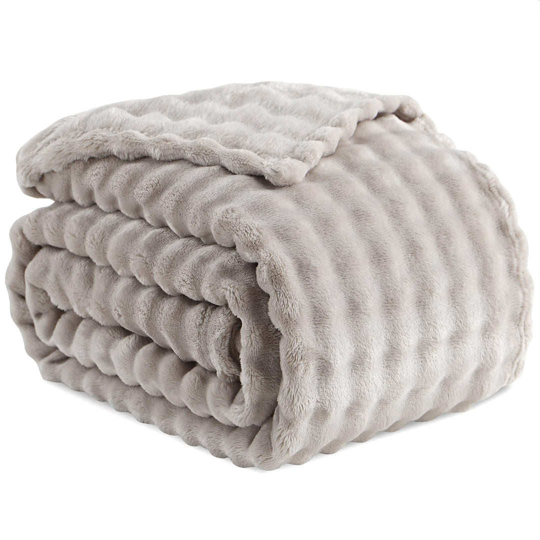 RUIKASI Bubble Decke Kuscheldecke Flauschig Beige - 150x200cm Sofadecke & Couchdecke aus Plüsch, War