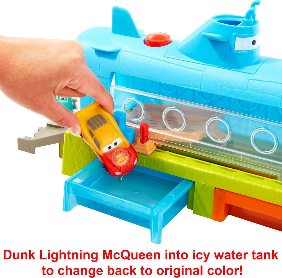 Disney Pixar Cars HGV70 - U-Boot-Autowaschanlagen-Spielset mit Lightning McQueen Spielzeugauto mit F