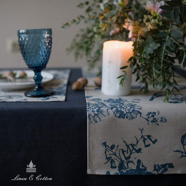 Linen &amp; Cotton Tischläufer Fiore mit Blumen Motiv - 59% Leinen, 41% Baumwolle, Beige Blau (34 x 220