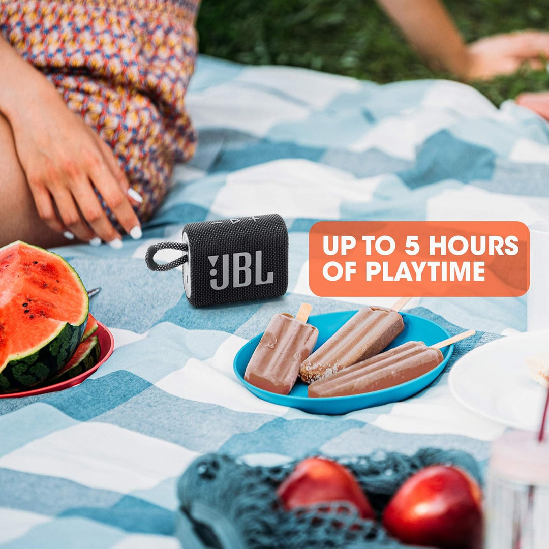 JBL GO 3 kleine Bluetooth Box in Weiss – Wasserfester, tragbarer Lautsprecher für unterwegs – Bis zu