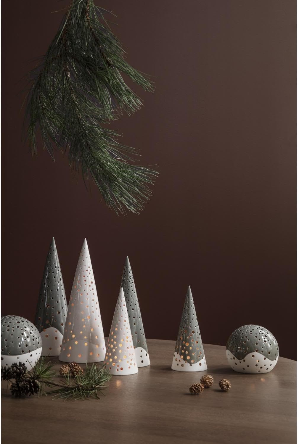 Kähler, Designer Teelichthalter aus Bone China in Olivgrün, Ø14 cm