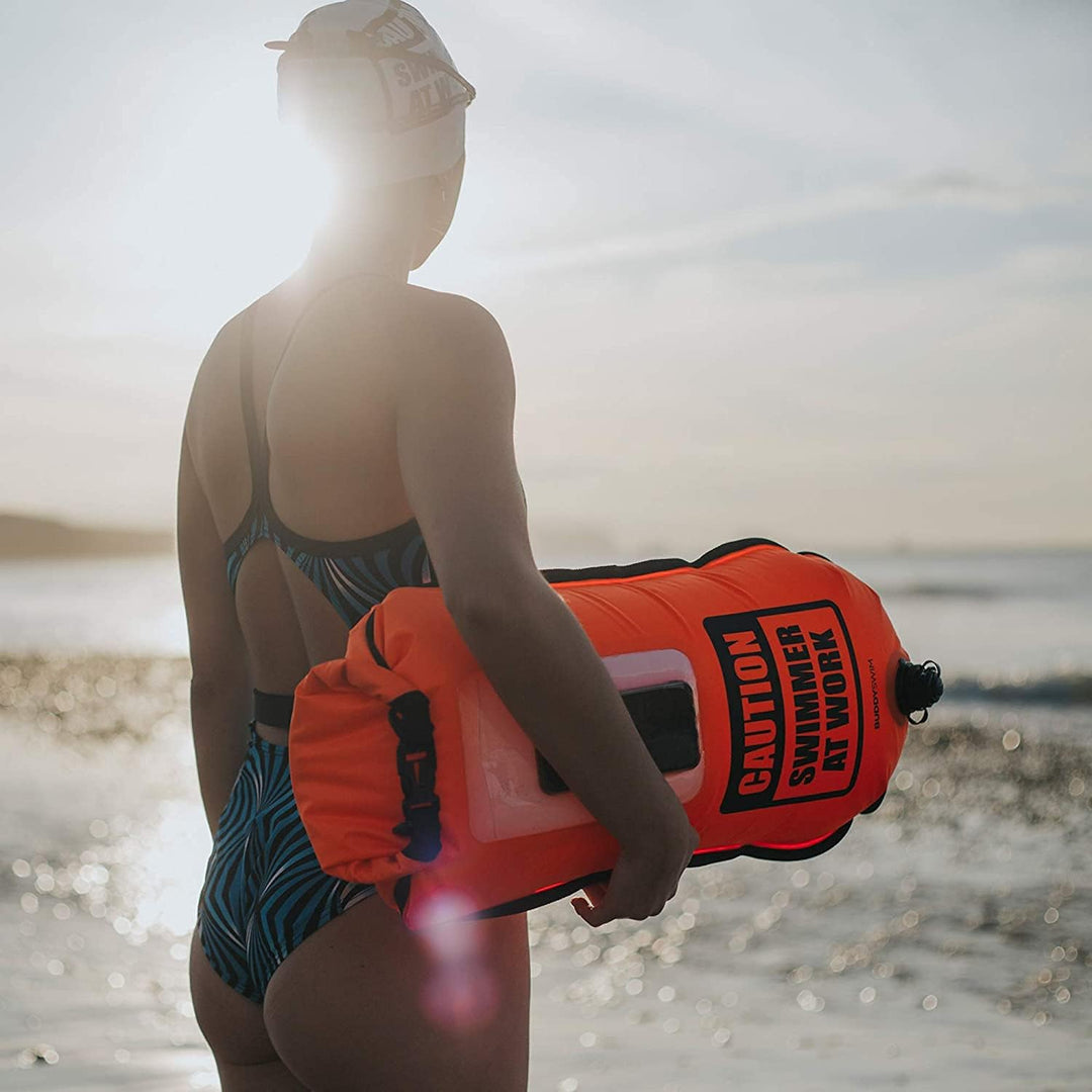 Schwimmboje 28 Liter. Schwimmboje Erwachsene freiwasser. Inklusive wasserdichter Tasche für das Hand