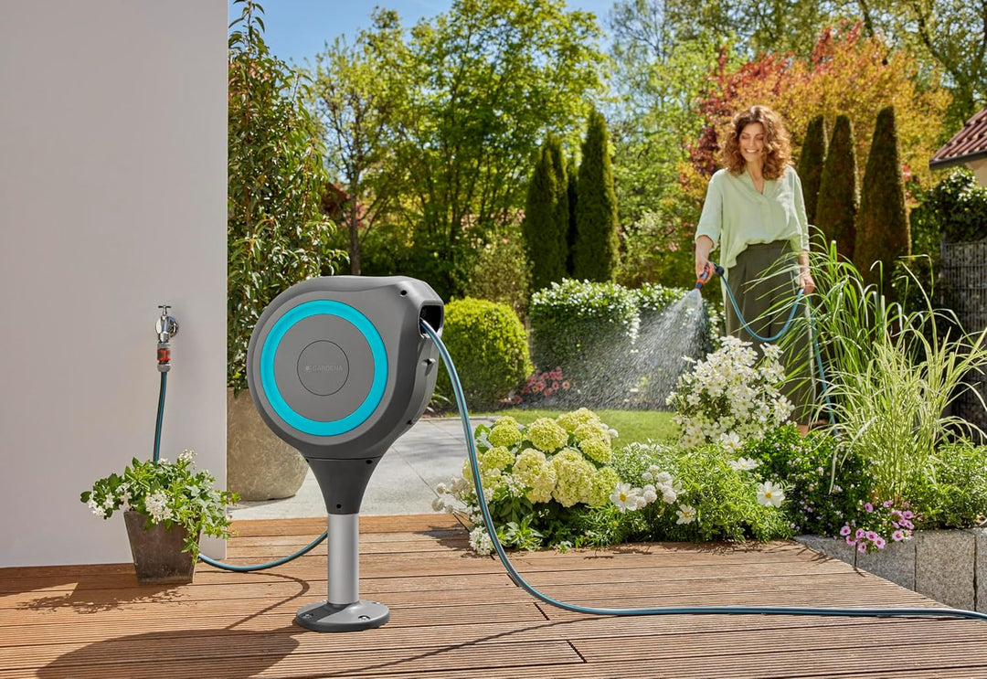 Gardena Terrassen-Schlauchbox RollUp M: Wetterfeste Box mit RollUp-Technologie und 20 m Schlauch, Be