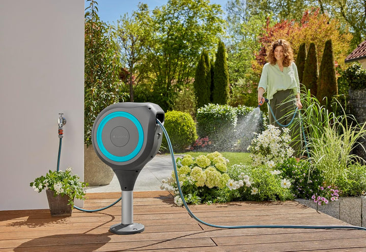 Gardena Terrassen-Schlauchbox RollUp M: Wetterfeste Box mit RollUp-Technologie und 20 m Schlauch, Be