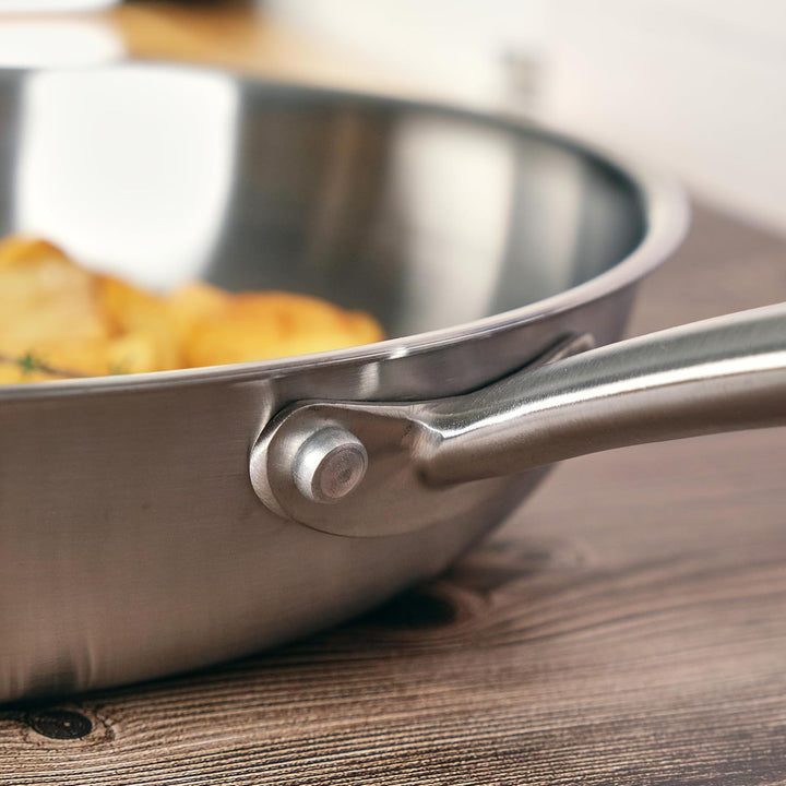KAMBERG - Pfanne Ø 28 cm aus Edelstahl 18/10 Triply – ohne PFAS – für alle Herde, auch Induktion und