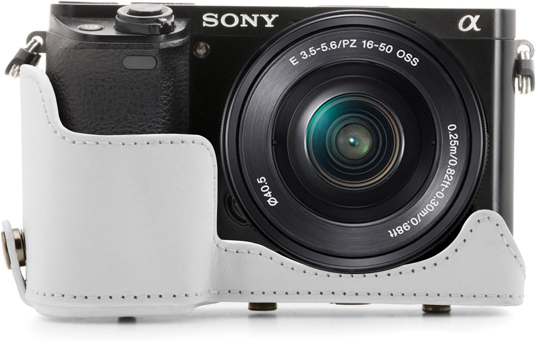 MegaGear Sony Alpha A6300, A6000 (16-50 mm) Ever Ready Leder Kamera-Case mit Trageriemen und Batteri