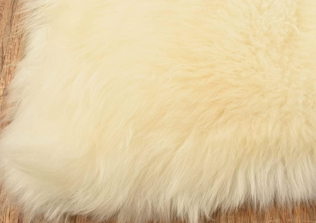 LAMMFELL TEPPICH CHAMPAGNER CREME WEISS CA. 200 x 110 cm FELL TEPPICH KURZWOLLIG AUS 4 SCHWEDISCHEN
