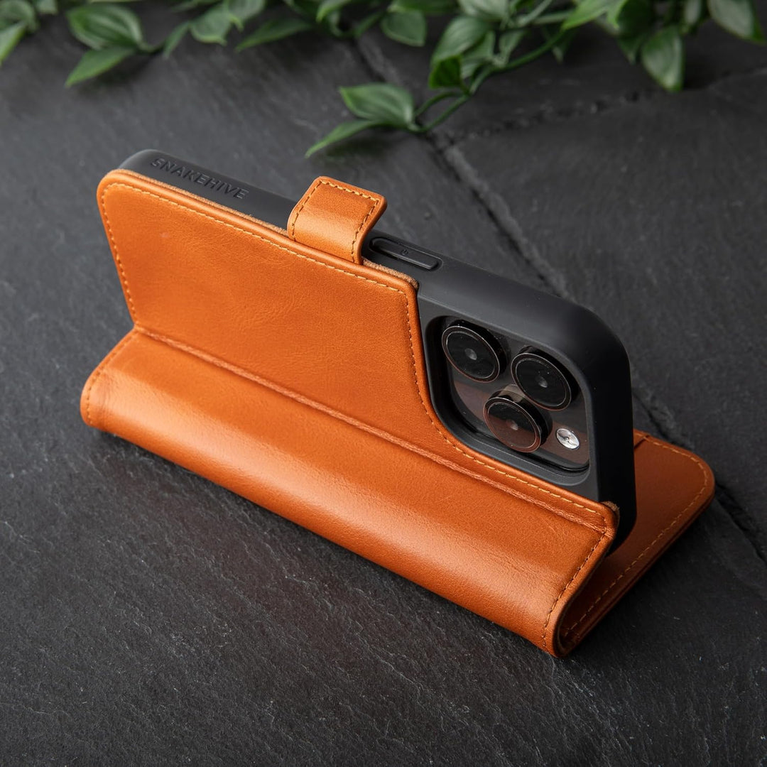 Snakehive Lederhülle für iPhone 14 Pro– Klapphülle mit Kartenfächern & Standfunktion (Hellbraun) iPh