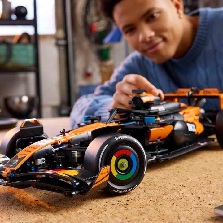 LEGO Technic McLaren MCL39 F1 Rennwagen - Modellbau für Erwachsene - Sammler Set mit V6-Motor, Diffe