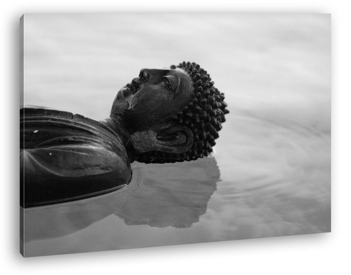 deyoli Buddha Statue am Wasser Effekt: Schwarz/Weiss im Format: 80x60 als Leinwandbild, Motiv fertig
