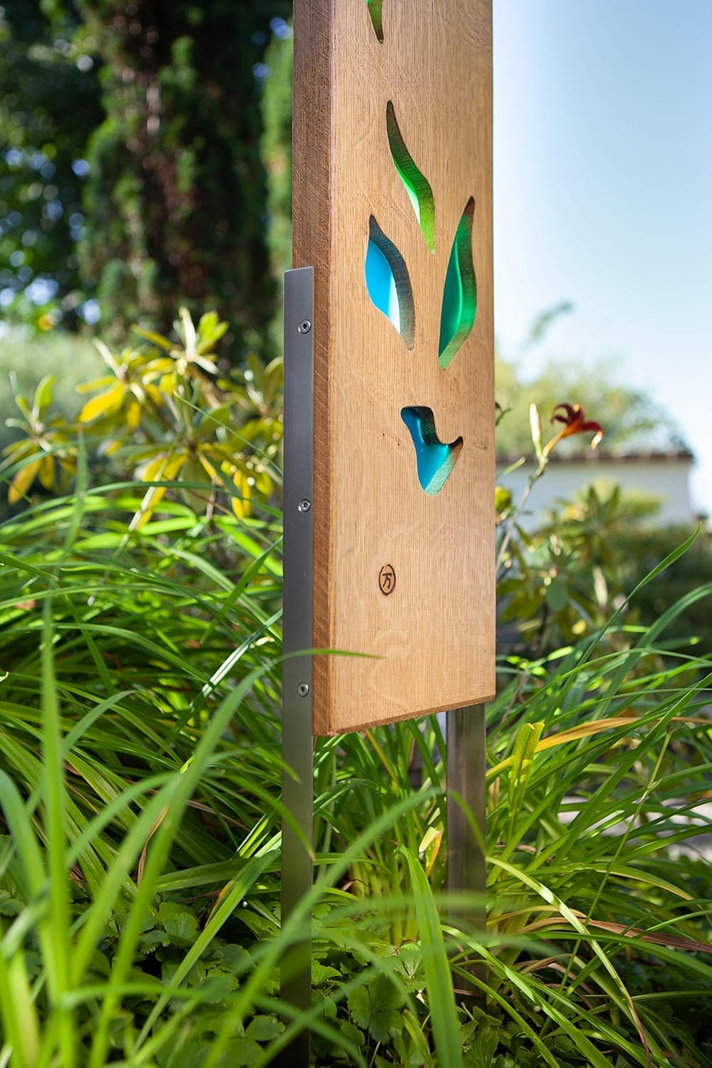 Gartenskulptur aus Holz und Glas. Gartendekoration als Unikate handgefertigt und wetterfest