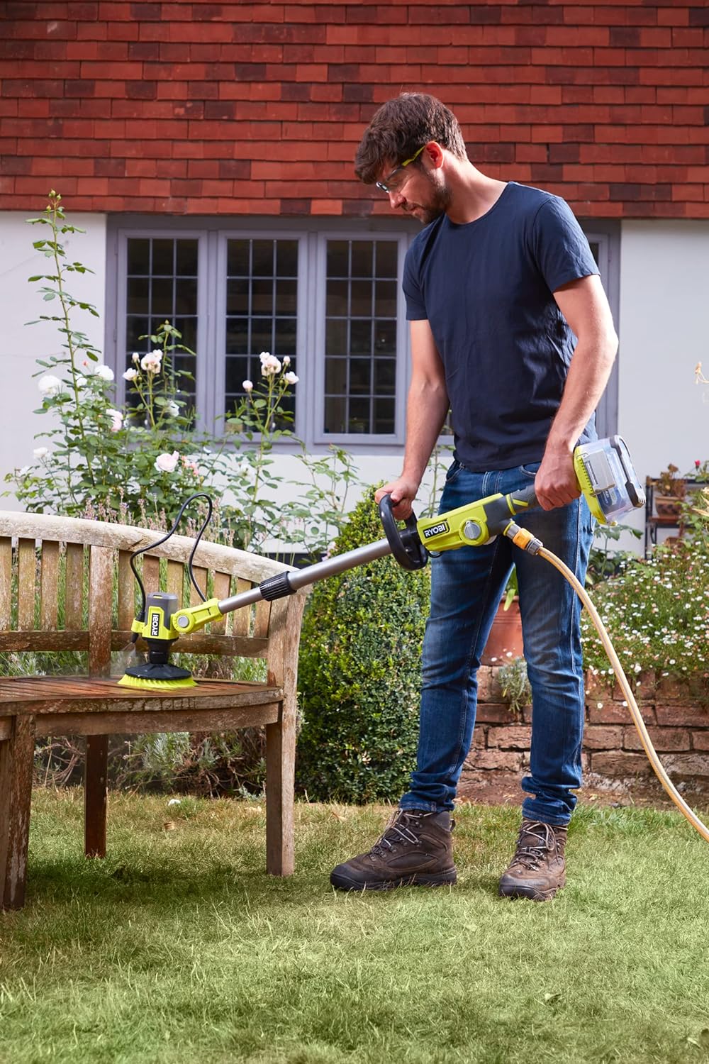 RYOBI 18 V ONE+ Akku-Nass-Reinigungsbürste RWTS18-0 (teleskopierbar bis 1,4m, 15 cm Borstenkopf, Max