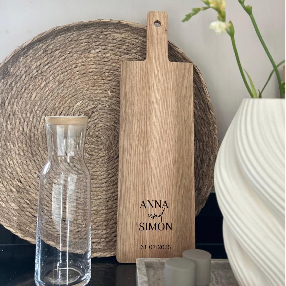 Schneidebrett aus Eiche - personalisierbar mit Wunschgravur - Geschenk zur Hochzeit oder zum Geburts