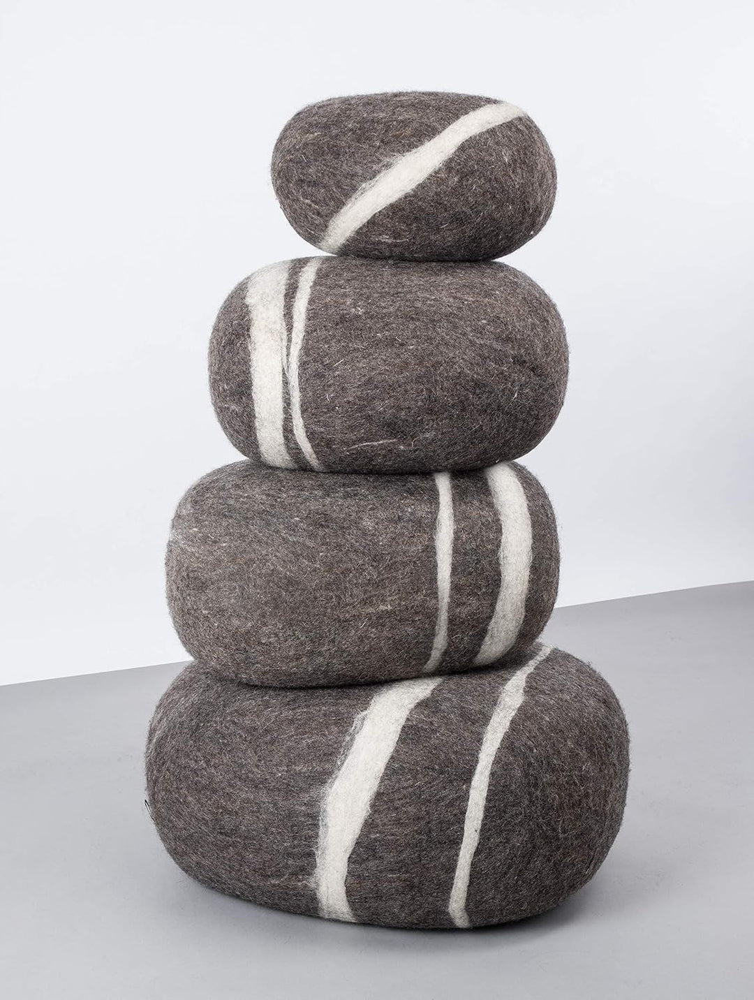Oskar - Filz Kieselstein, Meditationskissen, Yogakissen, Dekokissen, Pouf, dunkelgrau rund - Grösse