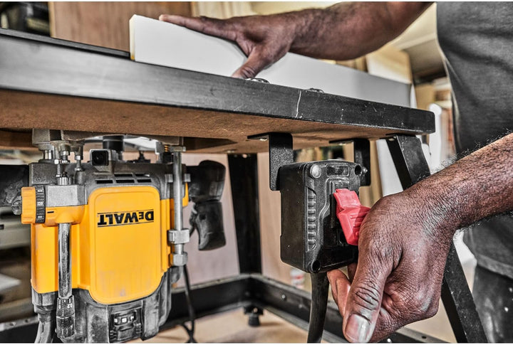 Dewalt 2.300 Watt Oberfräse DWE627KT (Leerlaufdrehzahl 9.000-22.000 min-1, Fräskorbhub 80 mm, max. F