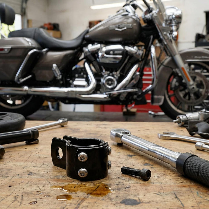 Befestigungsklemme 32 mm Schwarz Halterung 1¼ Zoll für Harley universal Sturzbügel Fussrasten Lenker