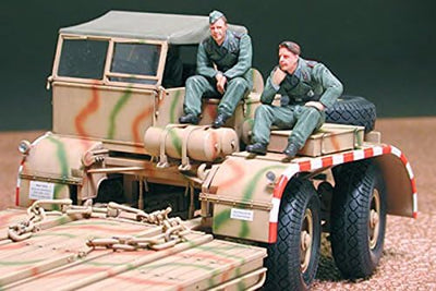 TAMIYA 300035246-1:35 WWII Sonderkraftfahrzeug 9 Famo mit Tieflader (12), Braun, Schwarz, Grün