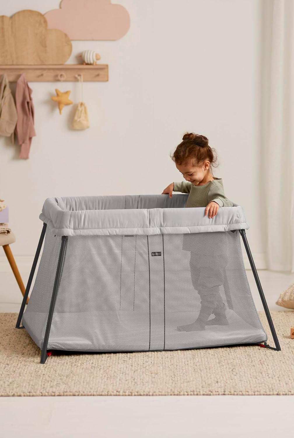 BabyBjörn Reisebett Light mit Spannbetttuch für Reisebett Light, Silber Silber Einfarbig, Silber Ein