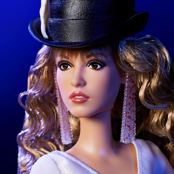 Barbie Mattel Signature-Puppe, Stevie Nicks Bella Donna Sammlerpuppe mit fliessendem weissen Kleid,