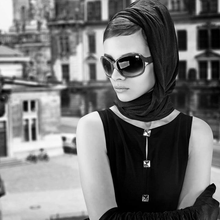 Pixxprint Glasbild | Wandbild auf Echtglas | Audrey in Paris | 80x80 cm | inkl. Aufhängung und Absta