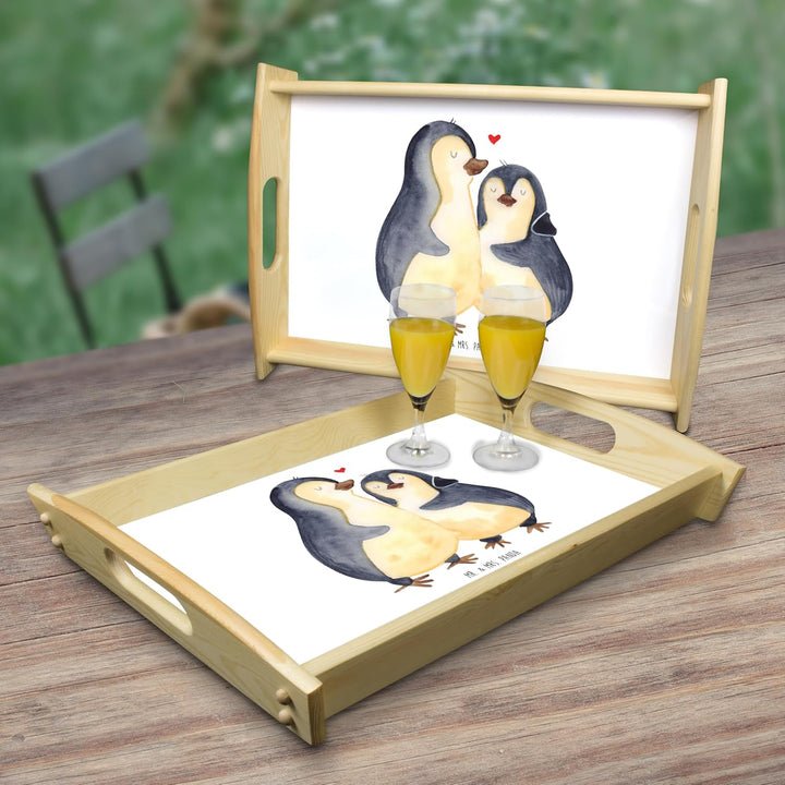 Mr. & Mrs. Panda Serviertablett Pinguin umarmend - Geschenk, Holztablett, Frühstückstablett, glückli