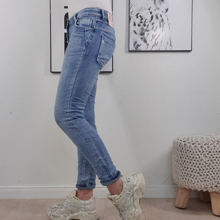 Jewelly Stretch Jeans| im Baggy Boyfriend Schnitt| Damen Hose mit dekorativer Knopfleiste| Perfekter
