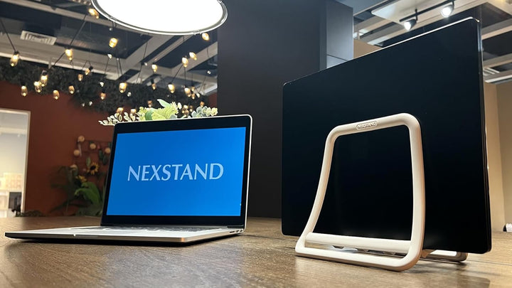Nexstand K11 vertikaler Laptop-Ständer für Schreibtisch, schwarz-weiss, Desktop-Notebook-Docking, ve