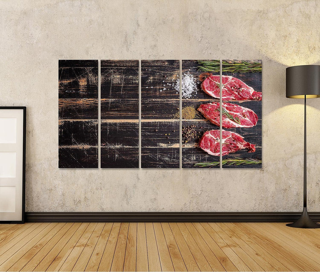 islandburner Bild auf Leinwand Rohes Fleisch Steak Gewürze Auf Dunklem Holzuntergrund Bilder Wandbil