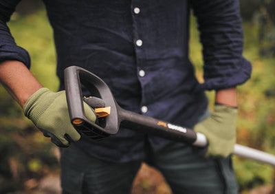 Fiskars Teleskop-Spaten für schwere, steinige Böden, Spitz, Länge: 111 - 130 cm, Verstärktes Borstah