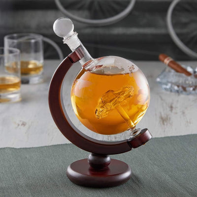 AMAVEL Whiskykaraffe Globus mit innenliegendem Auto und Whiskyglas mit Kompass Gravur, Personalisier