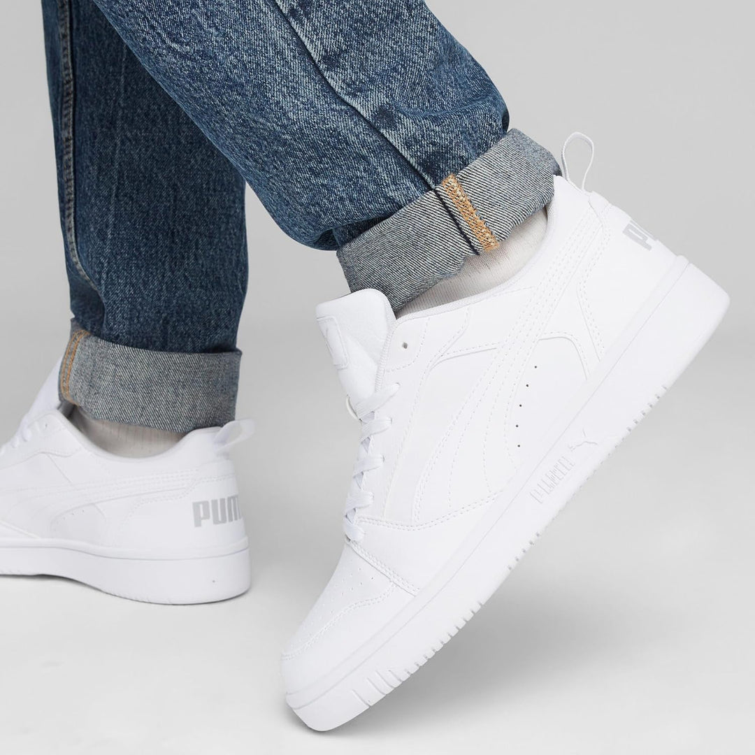 PUMA Herren Rebound V6 Low Leichtathletik-Schuh 42 EU Puma White Cool Light Gray, 42 EU Puma White C