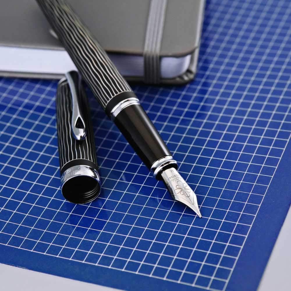 DIPLOMAT Excellence A+ / Wave Guillochiert Lapis Schwarz/Füllfederhalter/mit Geschenkbox/Füllhalter