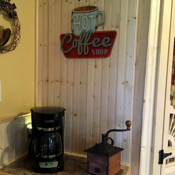 Open Road Brands Rustikales Wandschild aus Metall mit Aufschrift Hot Coffee-Shop Mehrfarbig, Mehrfar