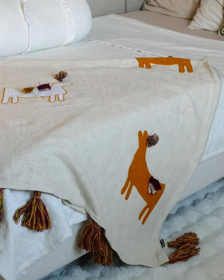 Deko Decke Baumwolle beige/orange mit Lama-Motiv Quasten 130x180 cm Khandwa
