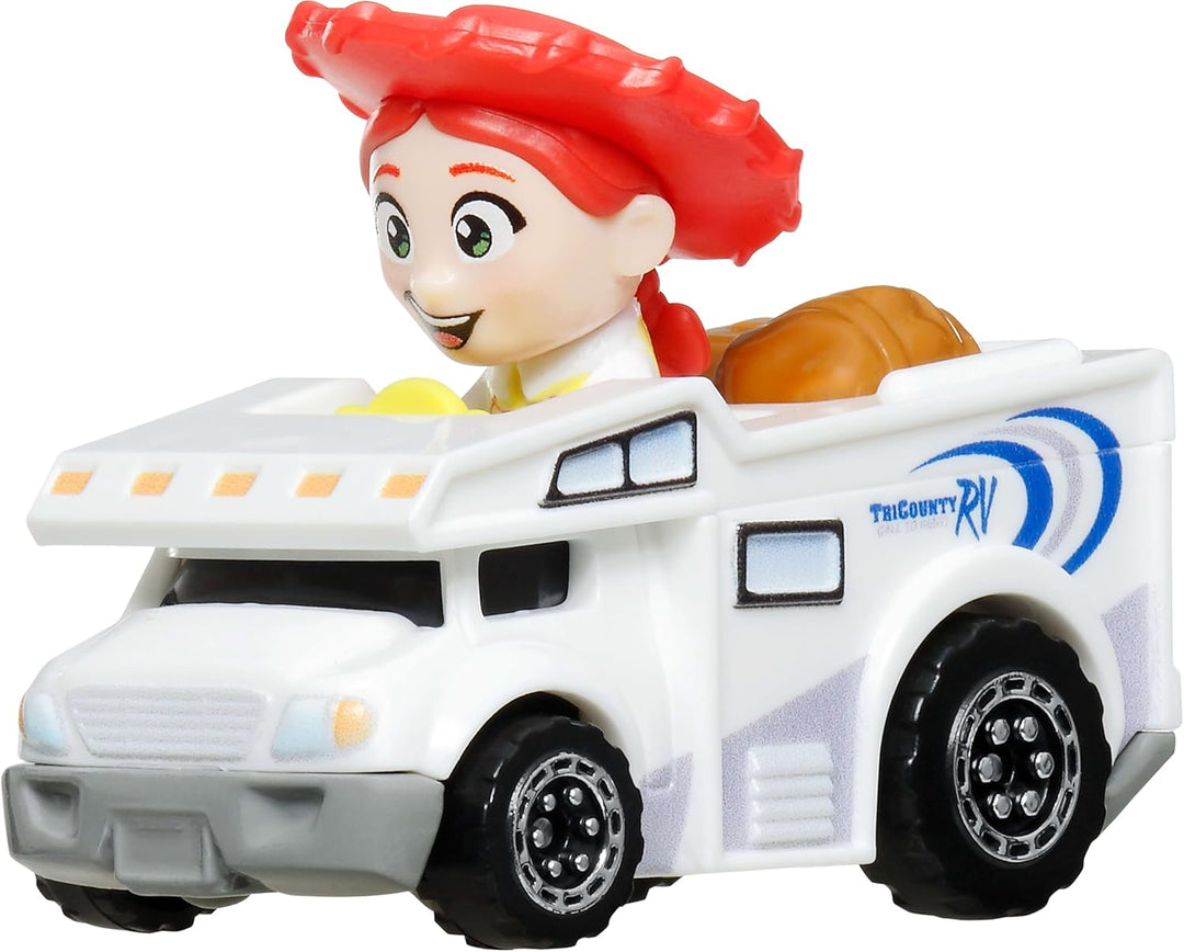 Hot Wheels RacerVerse, Set mit 4 Würfelautos im Massstab 1:64, optimiert für das Fahren auf Strecken
